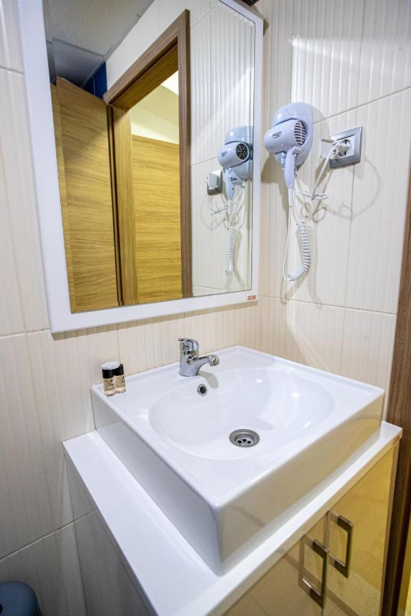 Park Queens Apartments โอครีด ภายนอก รูปภาพ